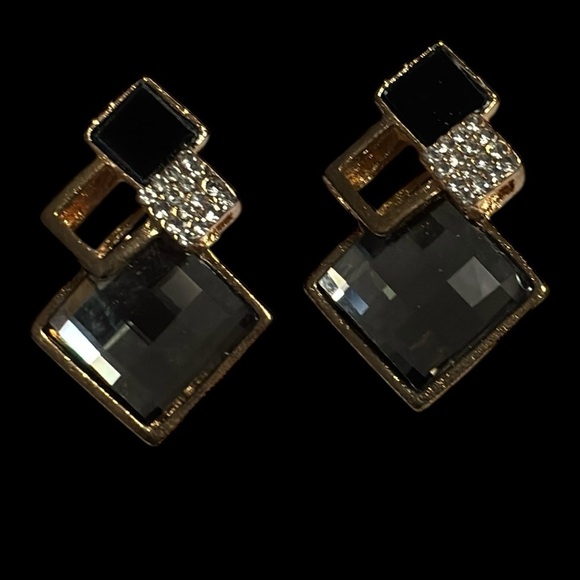 Fashion statement stunning studds earrings with faux diamonds - Picture 2 of 7